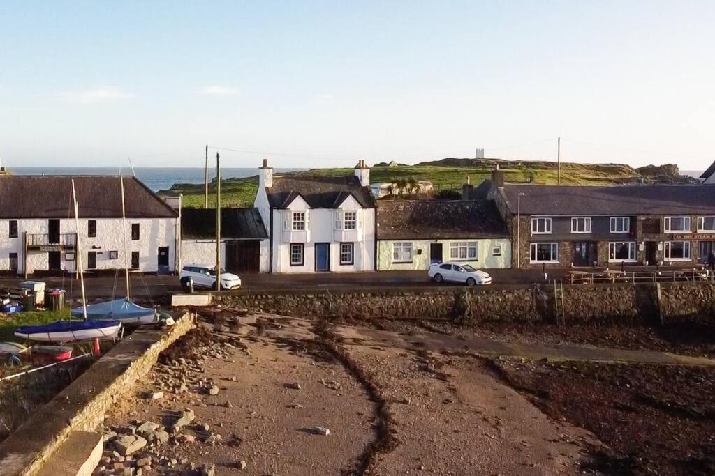 3 Bedroom Townhouse Right On The Harbour Isle of Whithorn Exterior foto