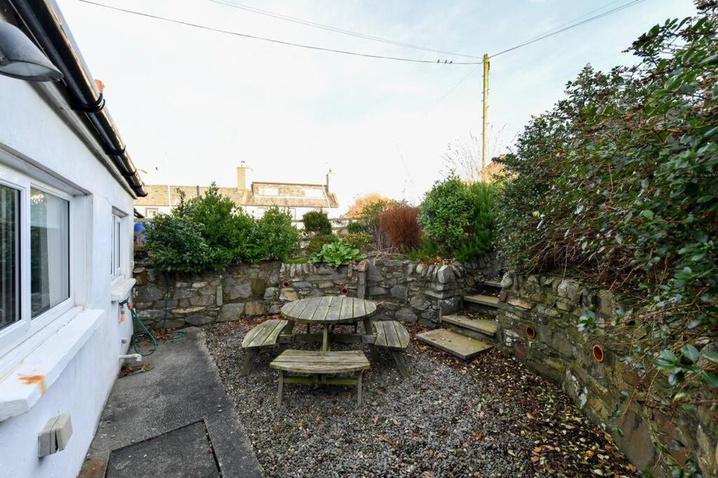3 Bedroom Townhouse Right On The Harbour Isle of Whithorn Exterior foto