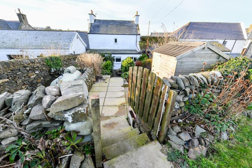 3 Bedroom Townhouse Right On The Harbour Isle of Whithorn Exterior foto