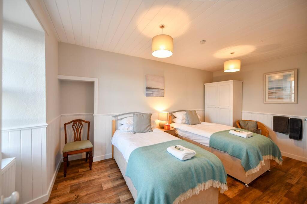 3 Bedroom Townhouse Right On The Harbour Isle of Whithorn Exterior foto
