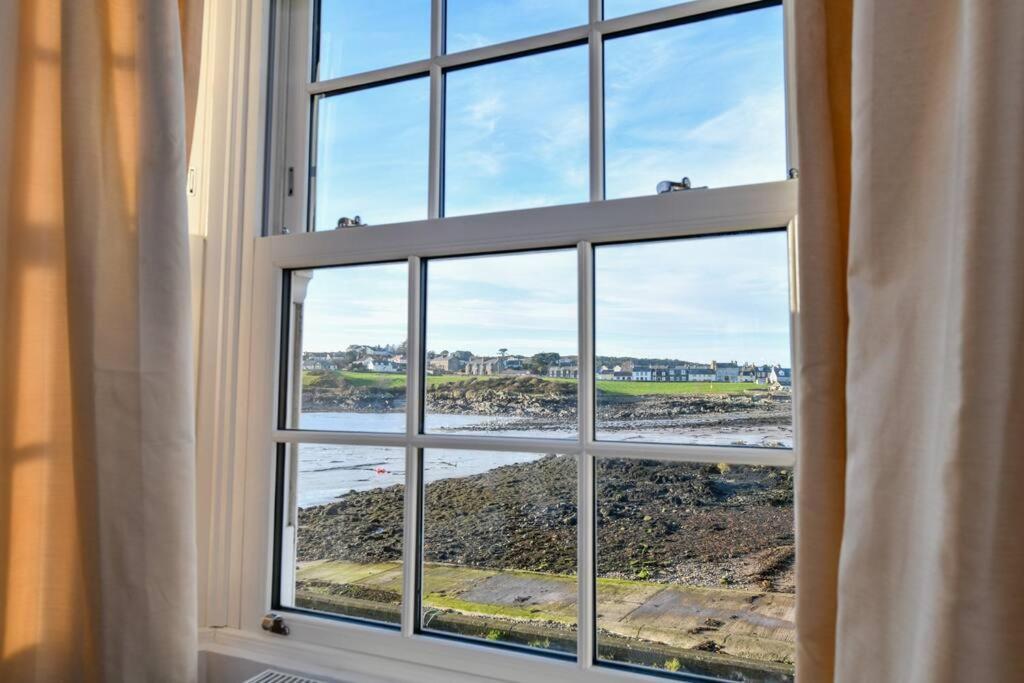 3 Bedroom Townhouse Right On The Harbour Isle of Whithorn Exterior foto