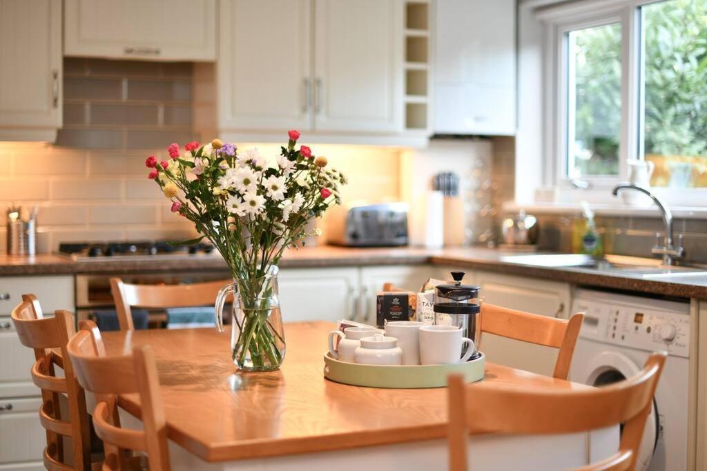 3 Bedroom Townhouse Right On The Harbour Isle of Whithorn Exterior foto