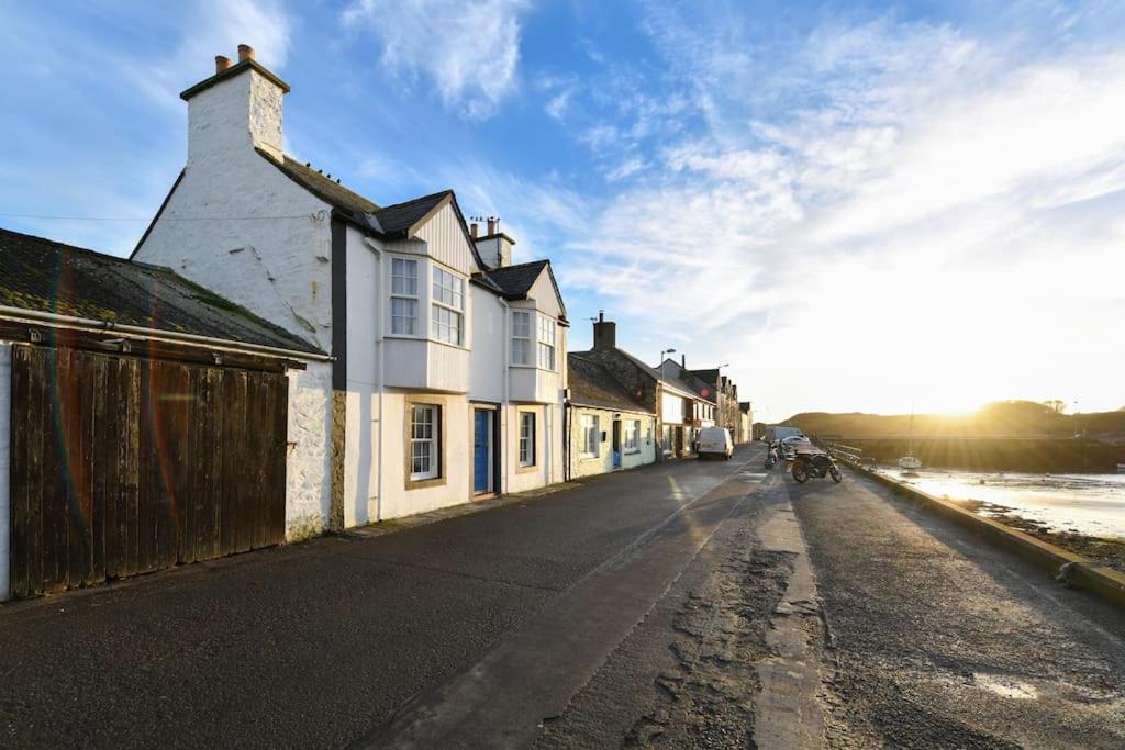 3 Bedroom Townhouse Right On The Harbour Isle of Whithorn Exterior foto