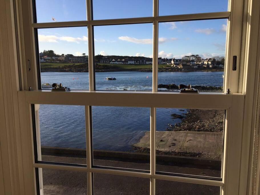 3 Bedroom Townhouse Right On The Harbour Isle of Whithorn Exterior foto