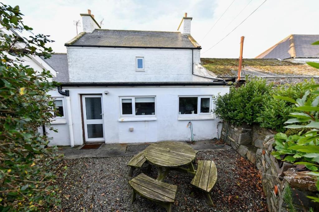 3 Bedroom Townhouse Right On The Harbour Isle of Whithorn Exterior foto